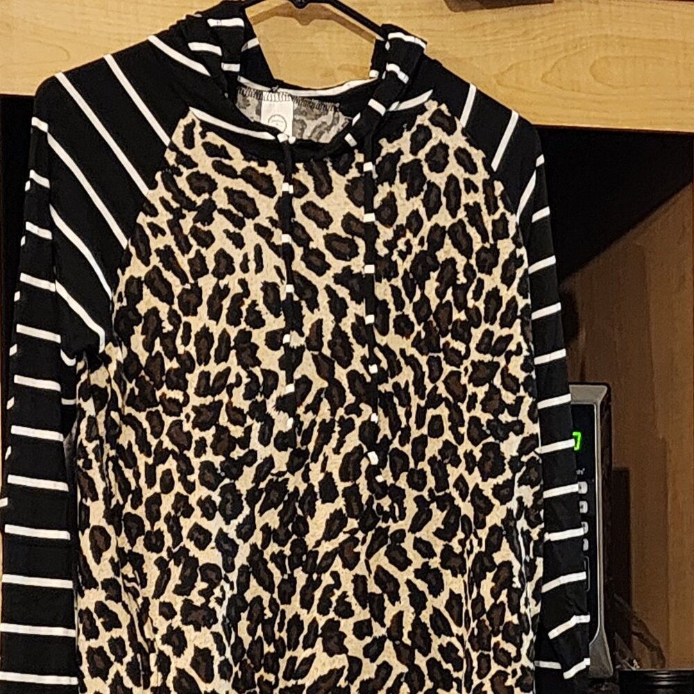 Long sleeve cheetah stripe top